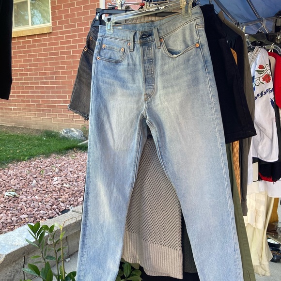 Like new! 501 S Skinny Levi Jeans - Picture 1 of 8